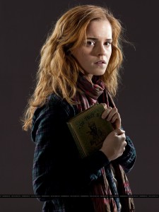 Feature-Hermione-Thelander-Promo-Pic-2